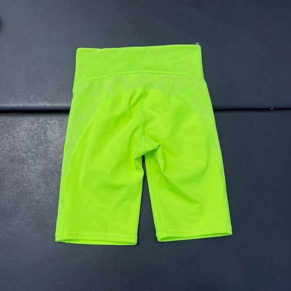 Athleta Stay Fly 9" Bike Short Neon Yellow Womens XS NWOT - Picture 4 of 13
